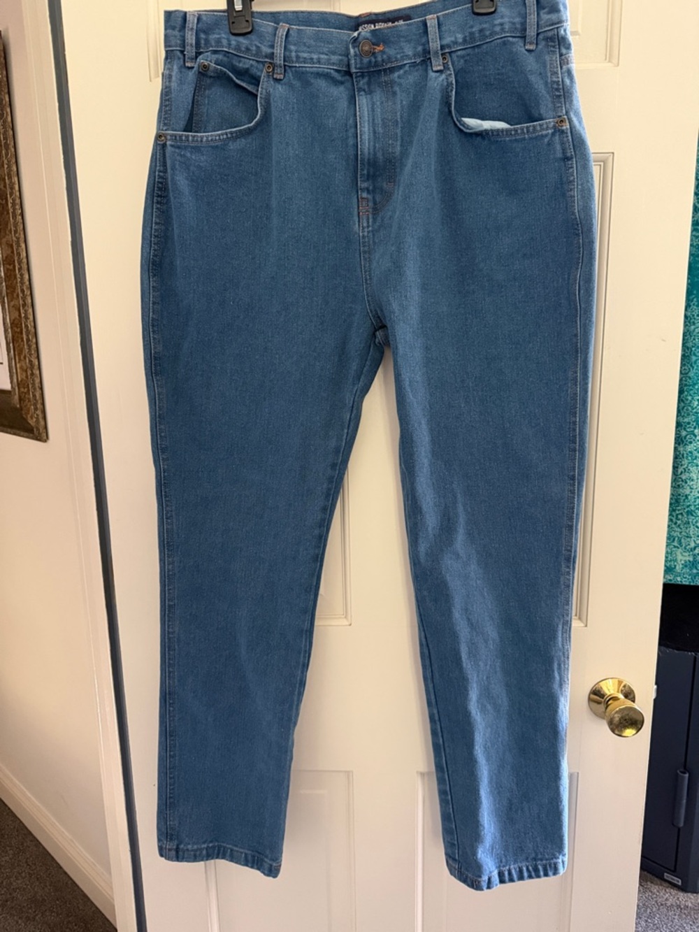 Straight-Leg Men’s Jeans in Medium Blue